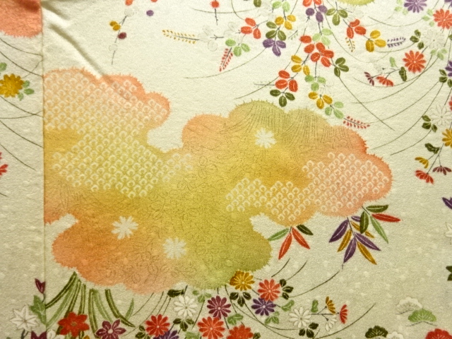  未使用品　雲に草花模様小紋着物